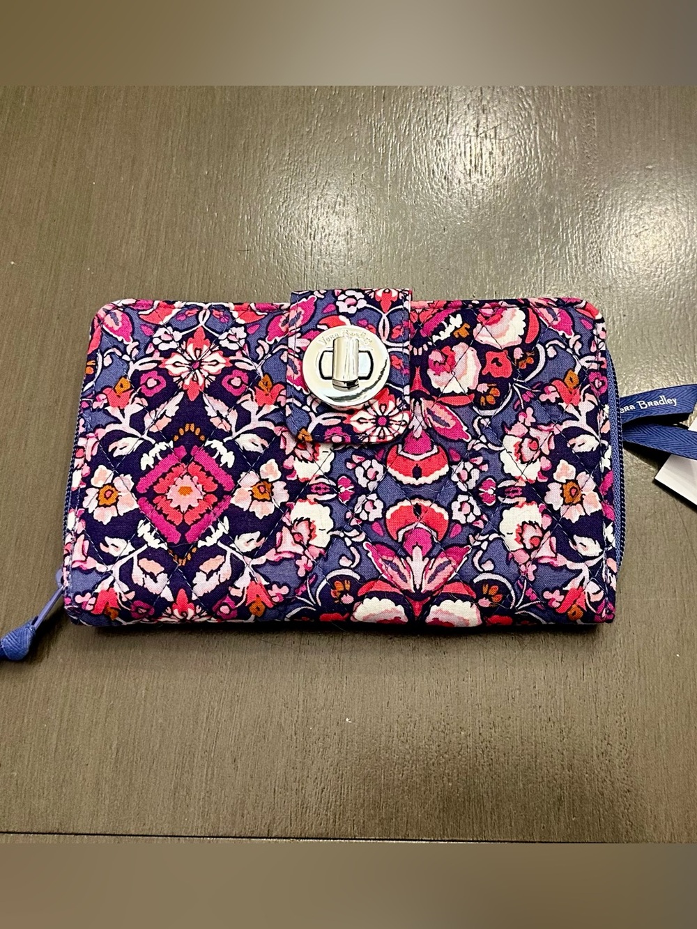 NWT Vera Bradley Magenta Medallion RFID Turnlock Wallet – Retired Pattern